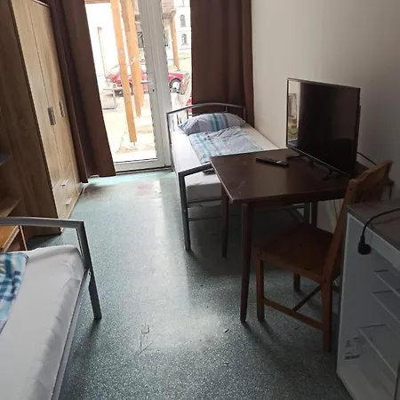 Homestay Sav Handwerkerzimmer *